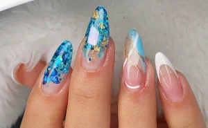 Unhas Azul com Dourado: Se Inspire com Decorações Chiques!