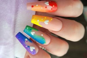 Unhas de gel com as cores do arco-íris: Como Fazer