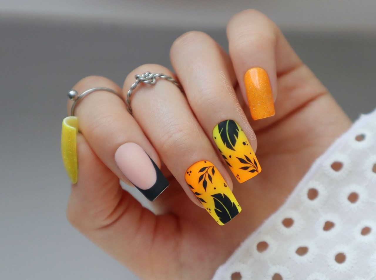 Unhas cor de laranja 