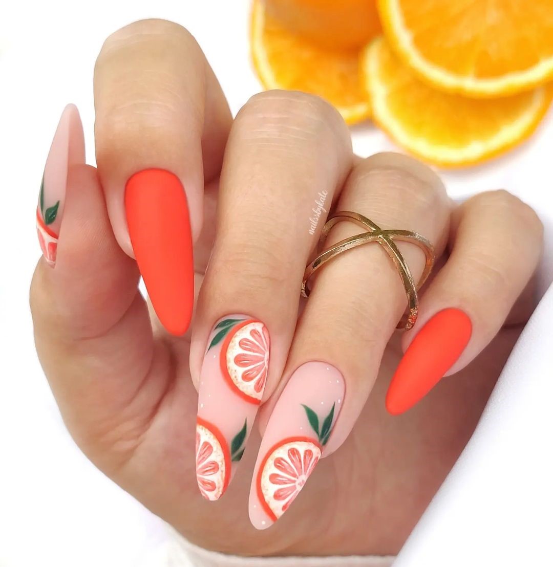 Unhas cor de laranja 