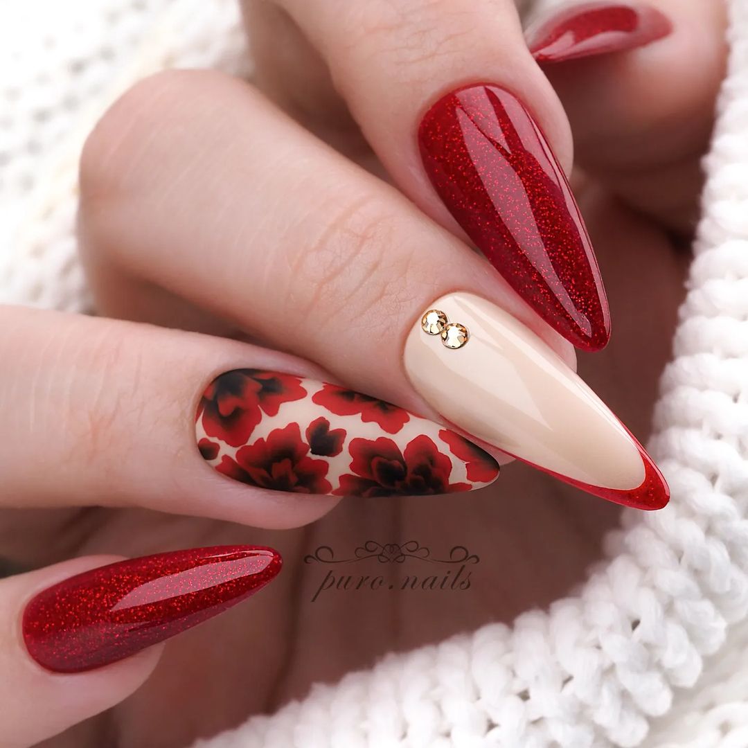 Unhas Decoradas em tons de vermelho