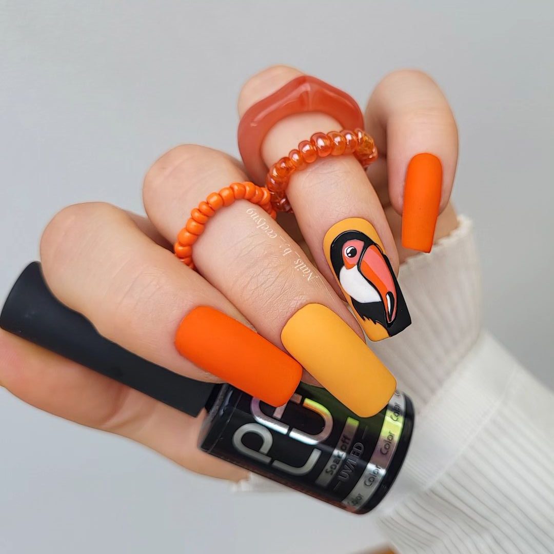 Unhas cor de laranja 