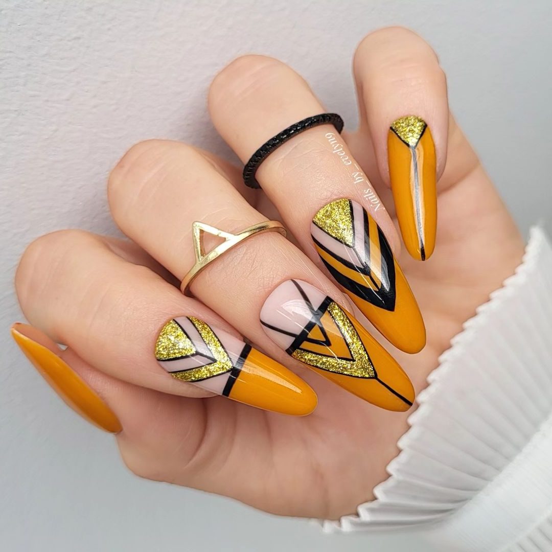 Unhas cor de laranja 