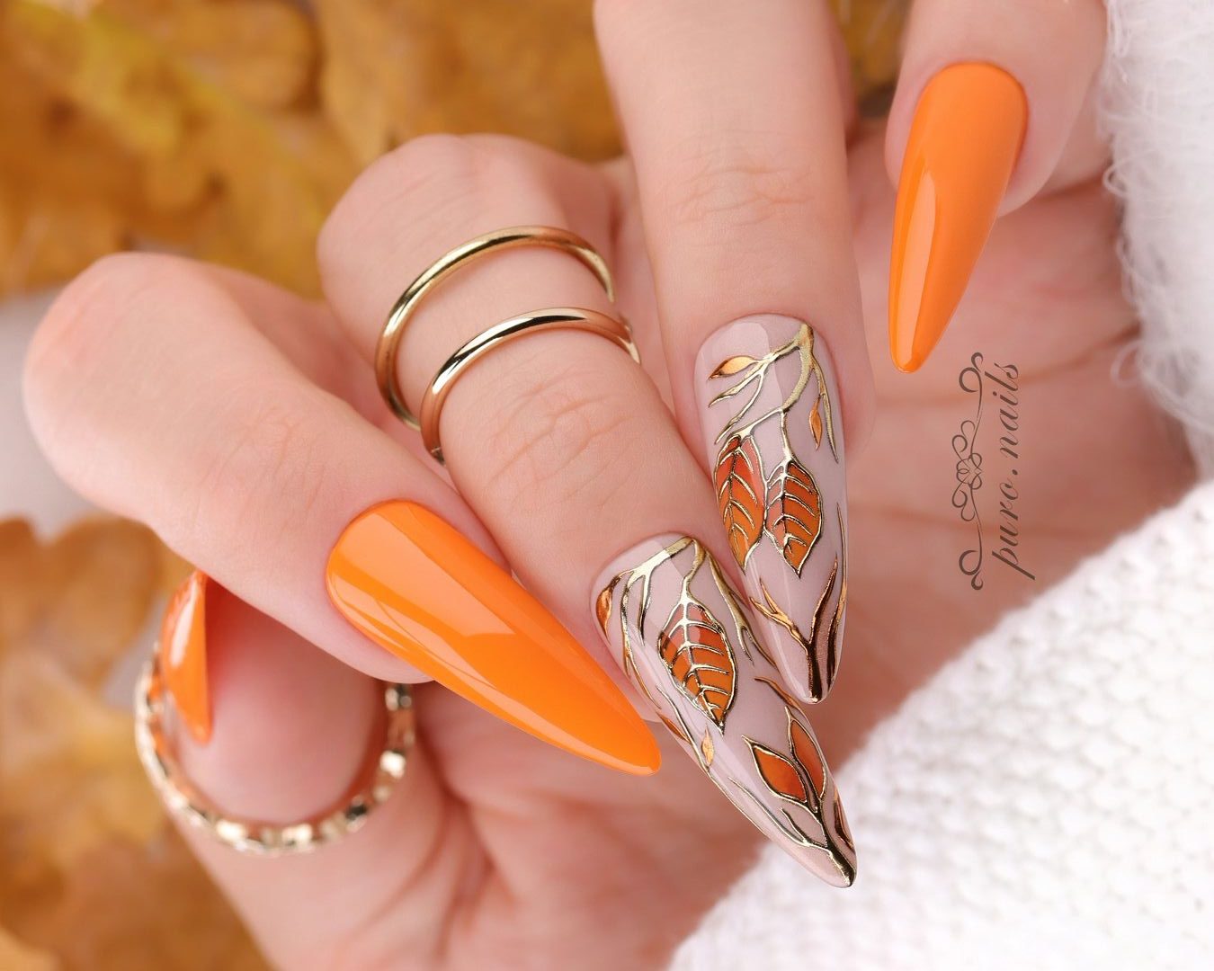 Unhas cor de laranja 