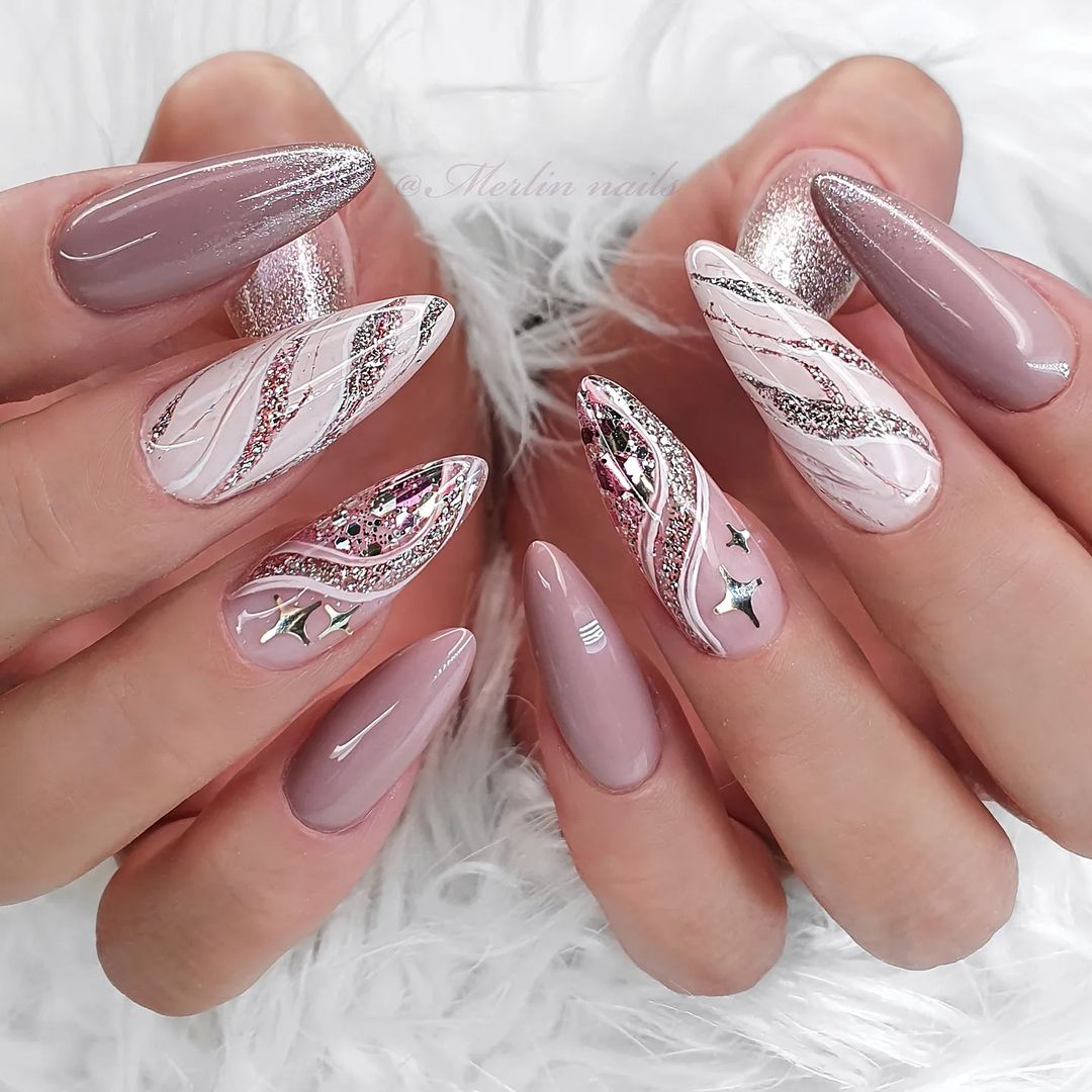 Unhas decoradas com listras 