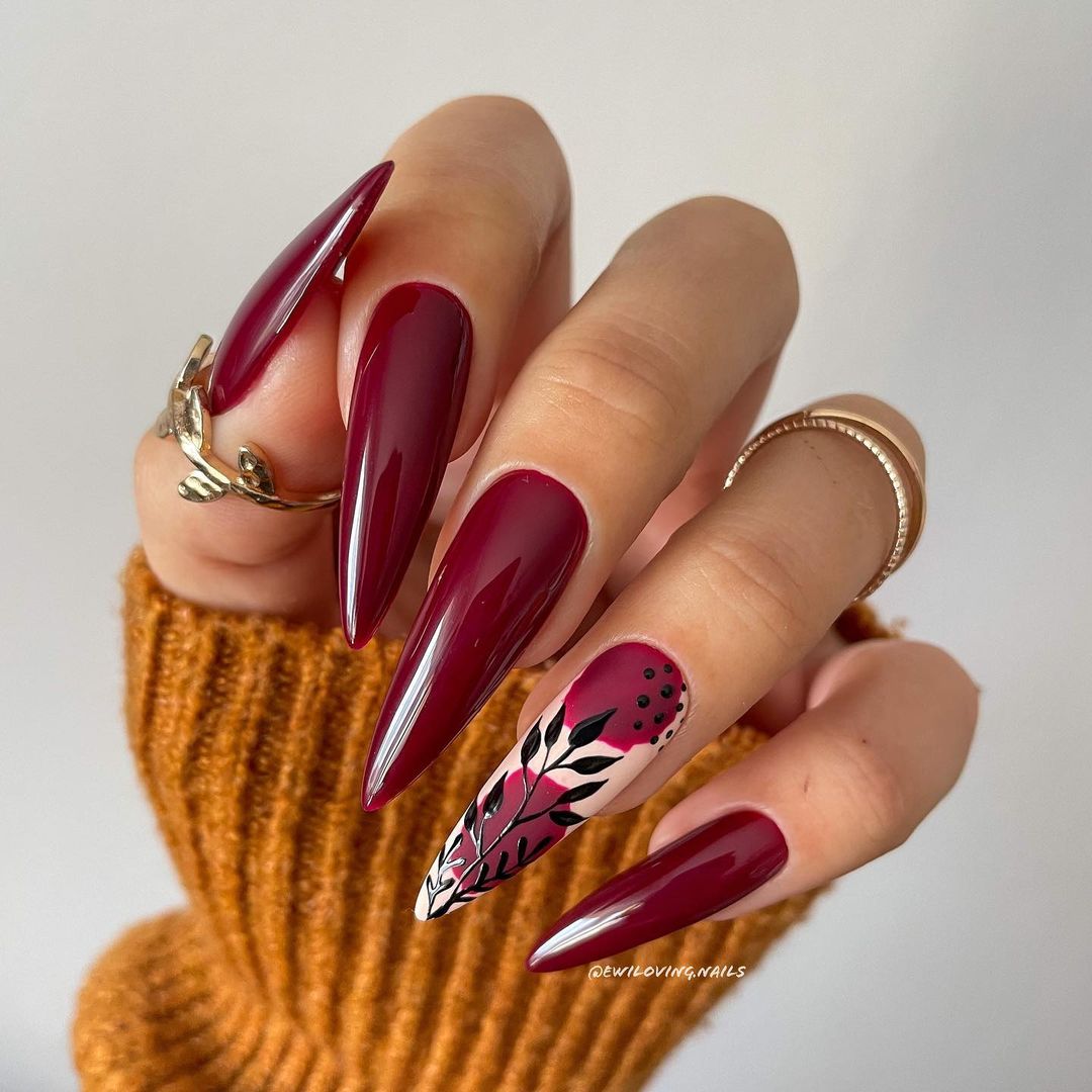 Unhas Decoradas em tons de vermelho 