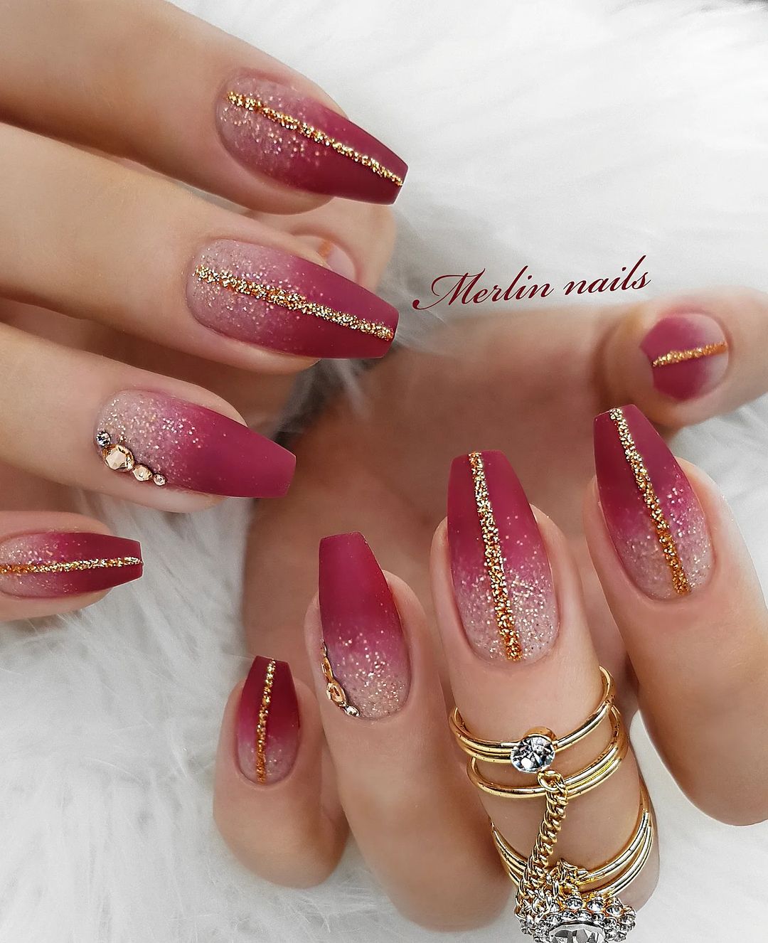 Unhas Decoradas em tons de vermelho 