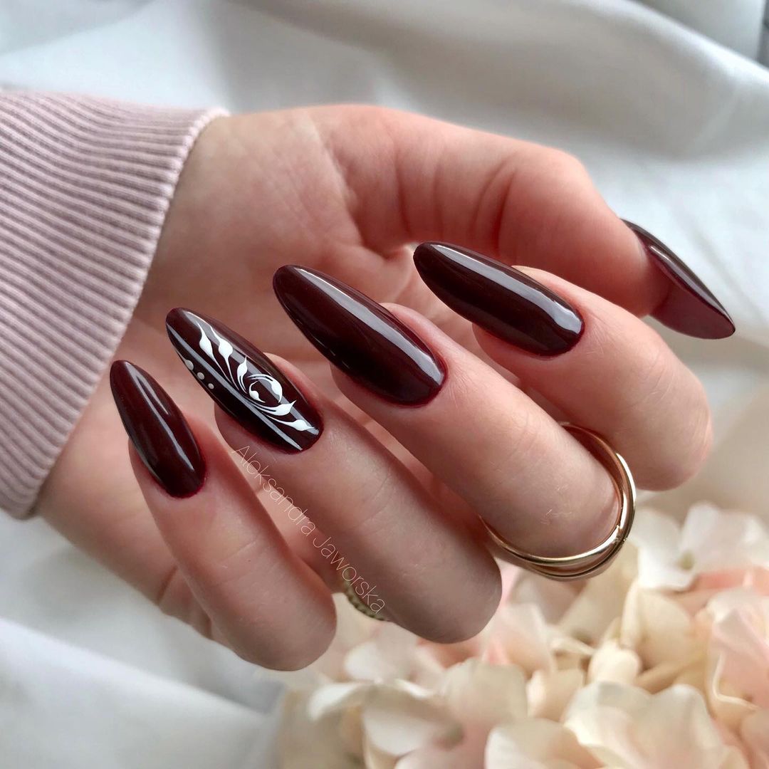 Unhas cor de café 