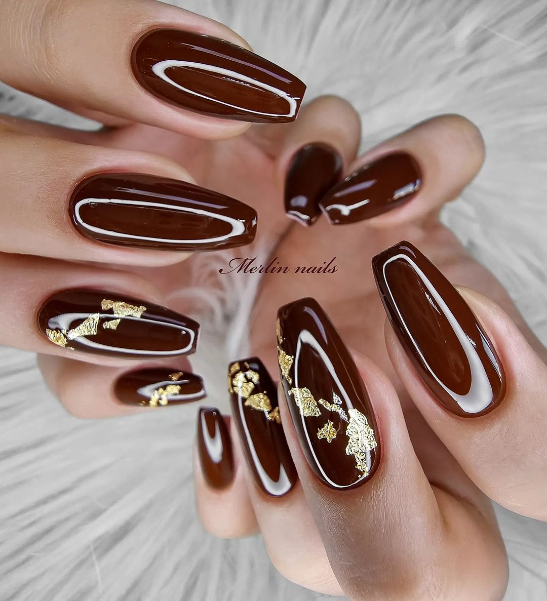 Unhas cor de café