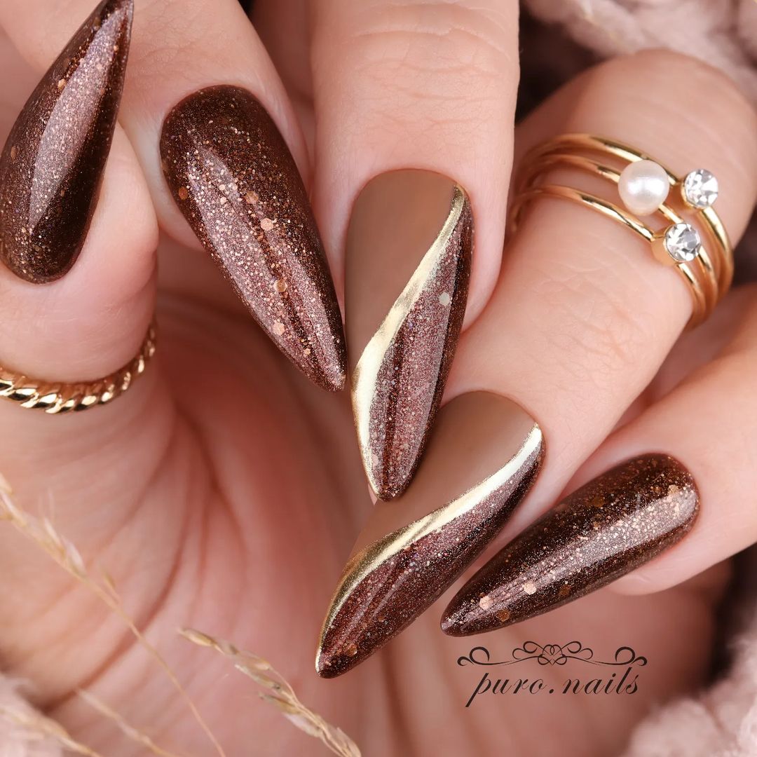 Unhas cor de café 