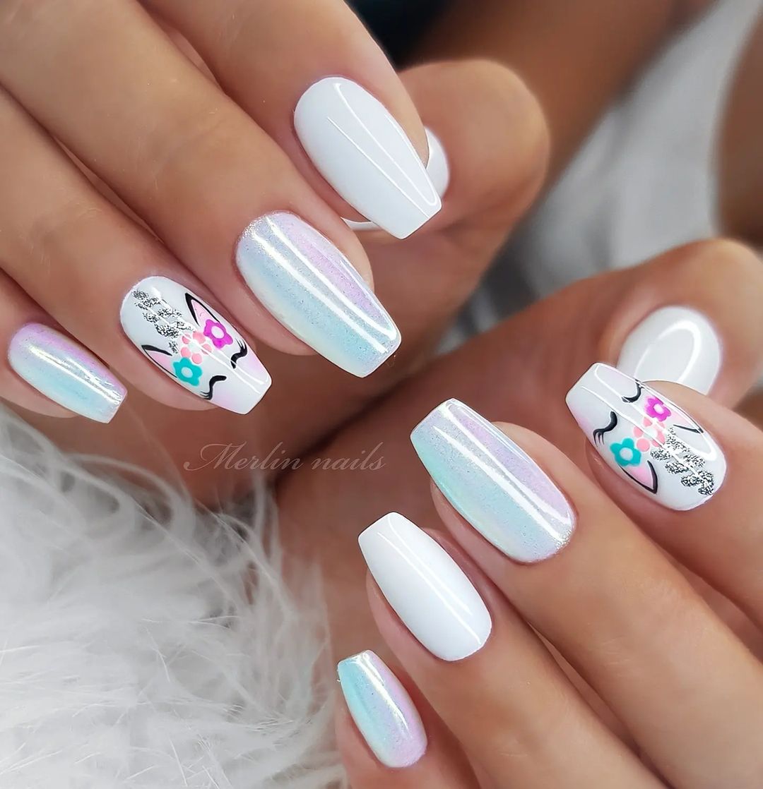 Unhas decoradas brancas 