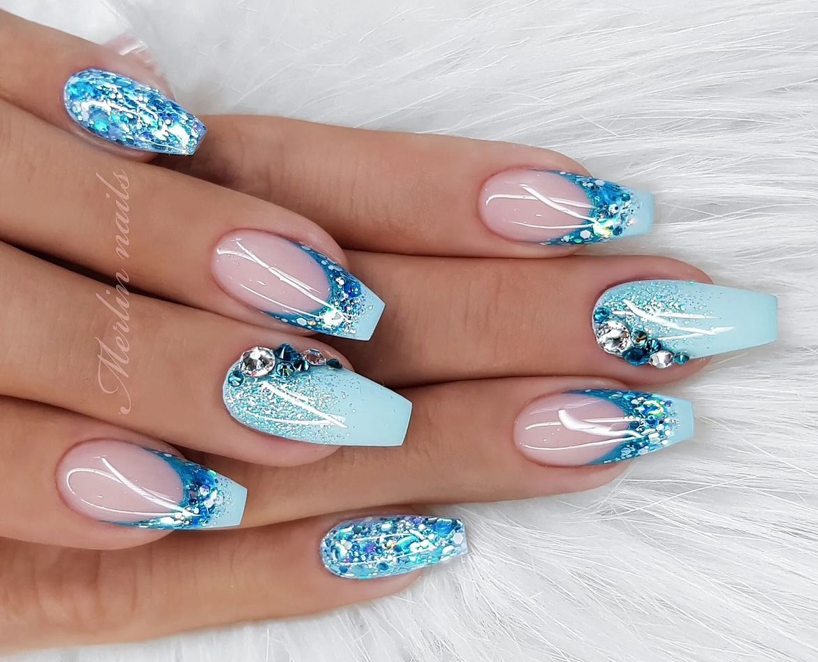 Unhas Decoradas com bijuterias e joias 