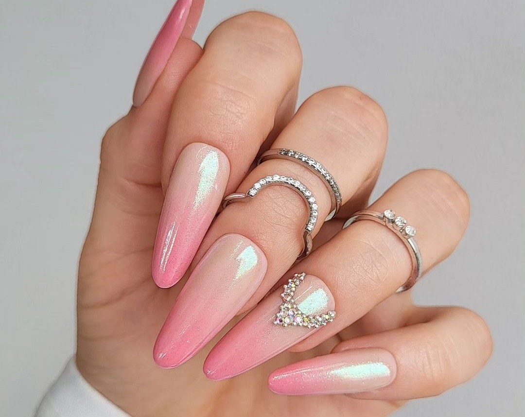 Unhas Decoradas com bijuterias e joias 