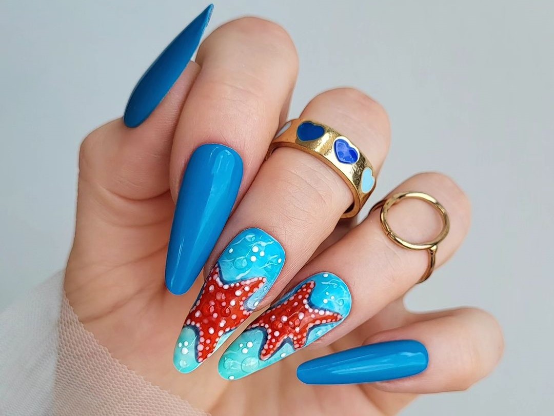 Unhas decoradas com estrelas 