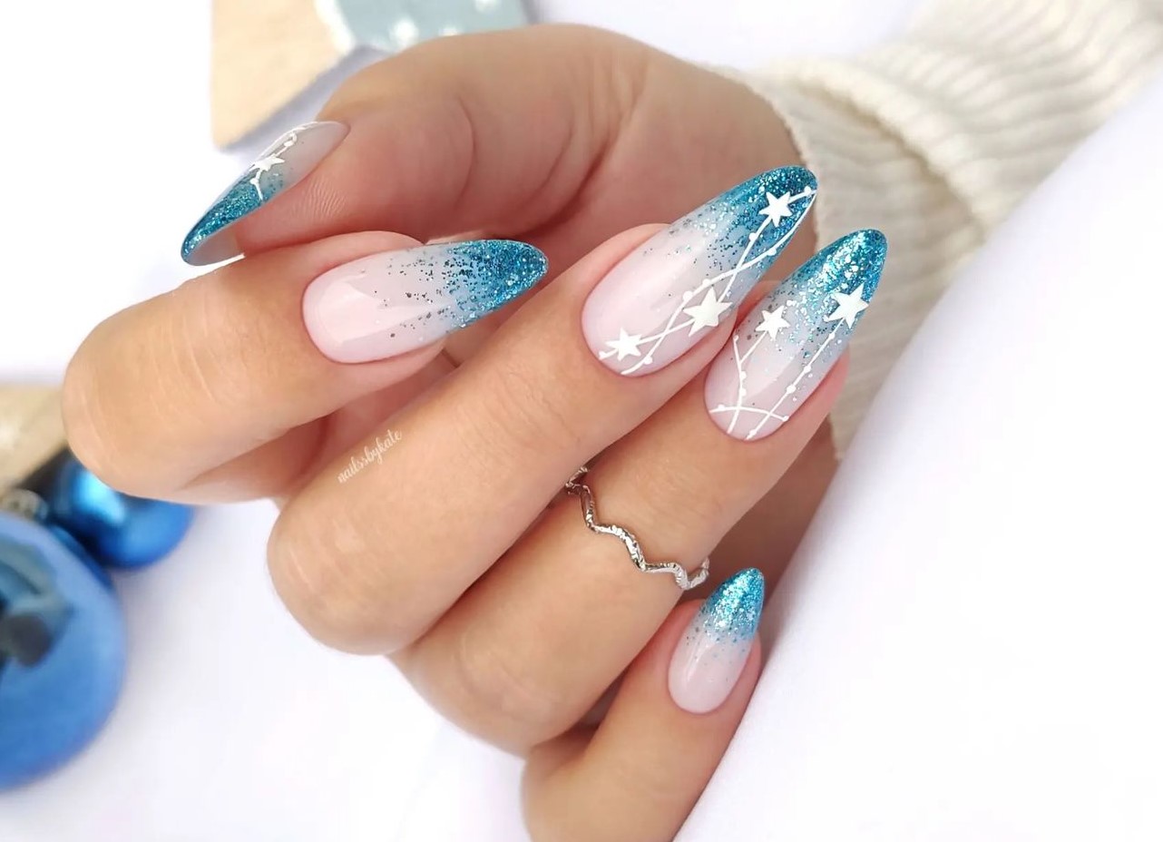 Unhas decoradas com estrelas 