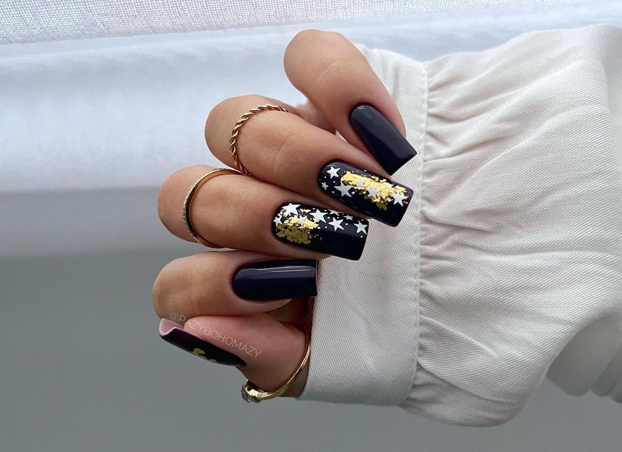 Unhas decoradas com estrelas 