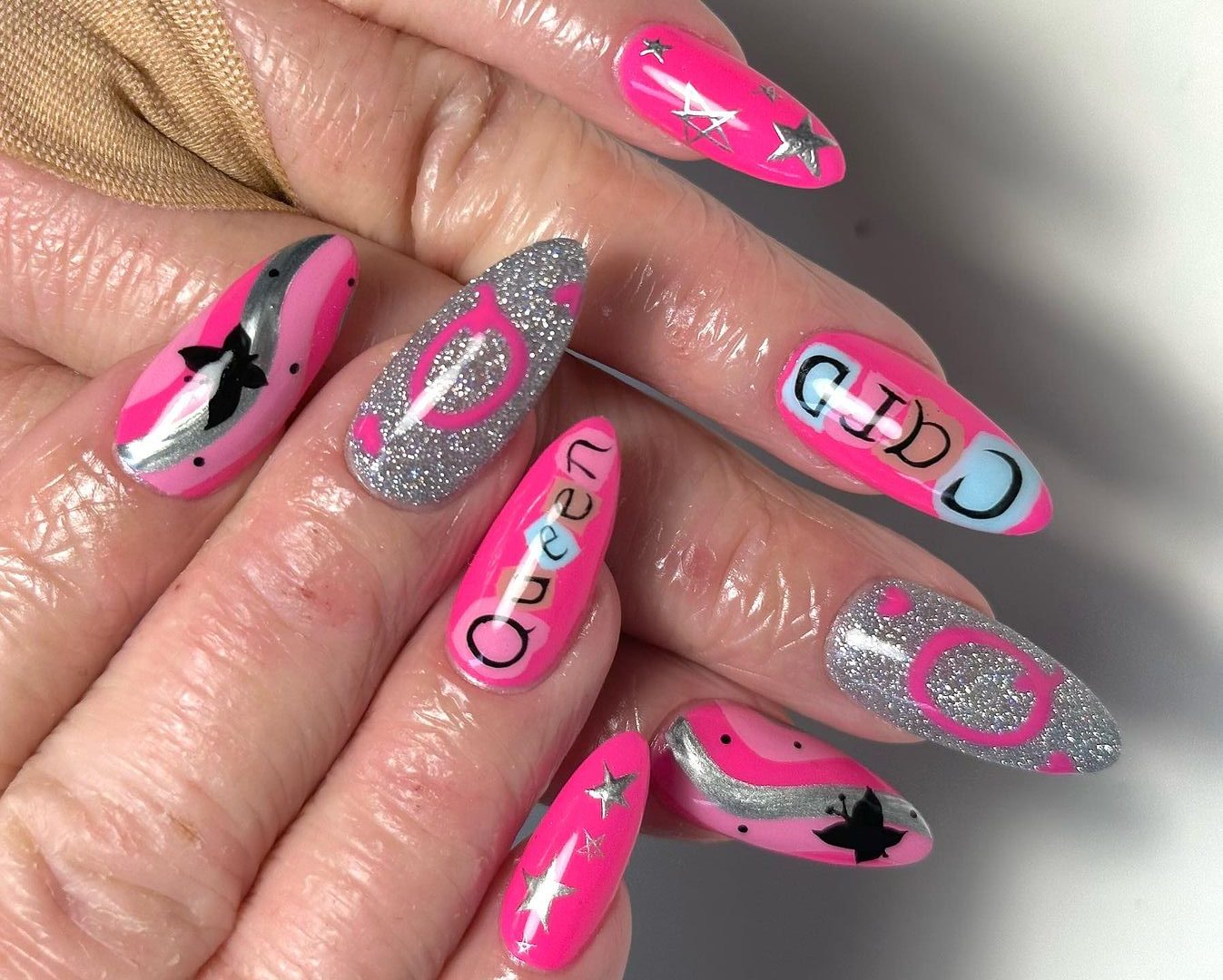 Se inspire no K-Pop e veja estas ideias de unhas decoradas incríveis