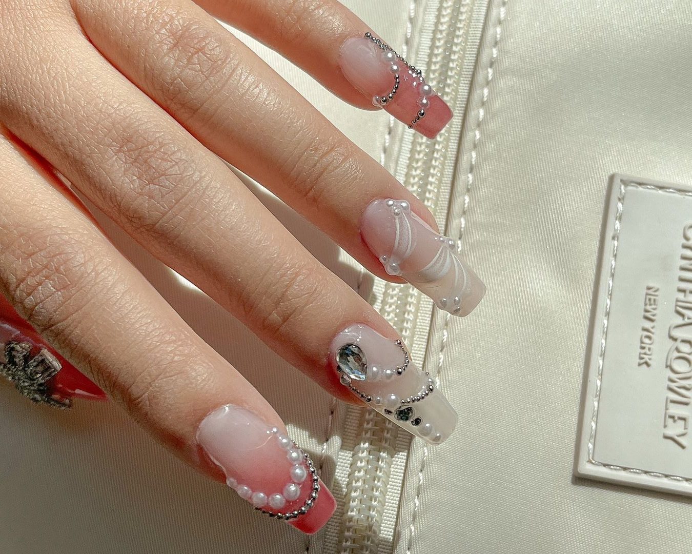 Unhas decoradas inspiradas no K-POP (Red Velvet) 