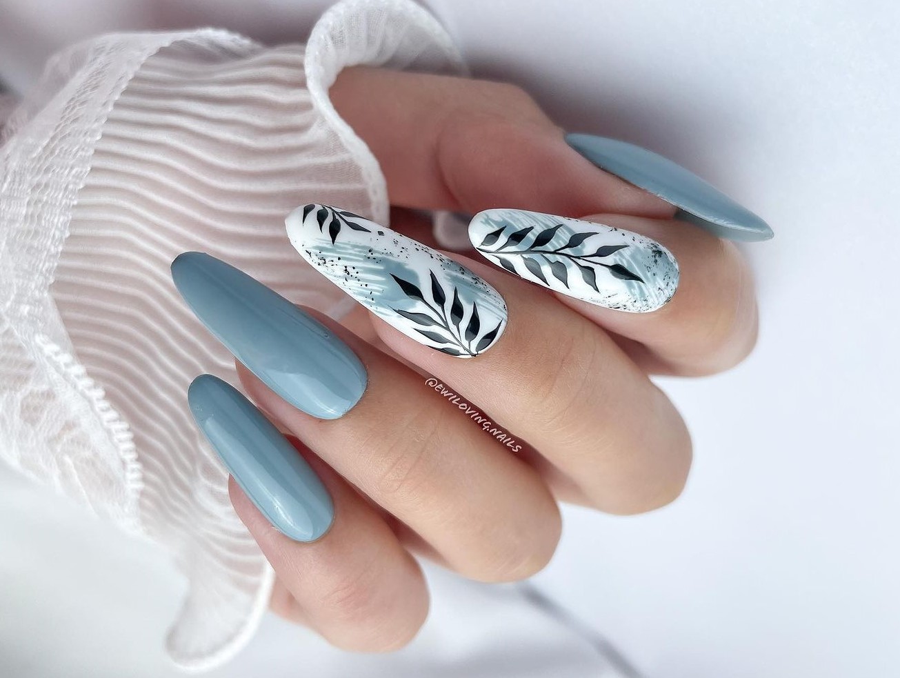 Unhas decoradas para mulheres de + 50 anos 