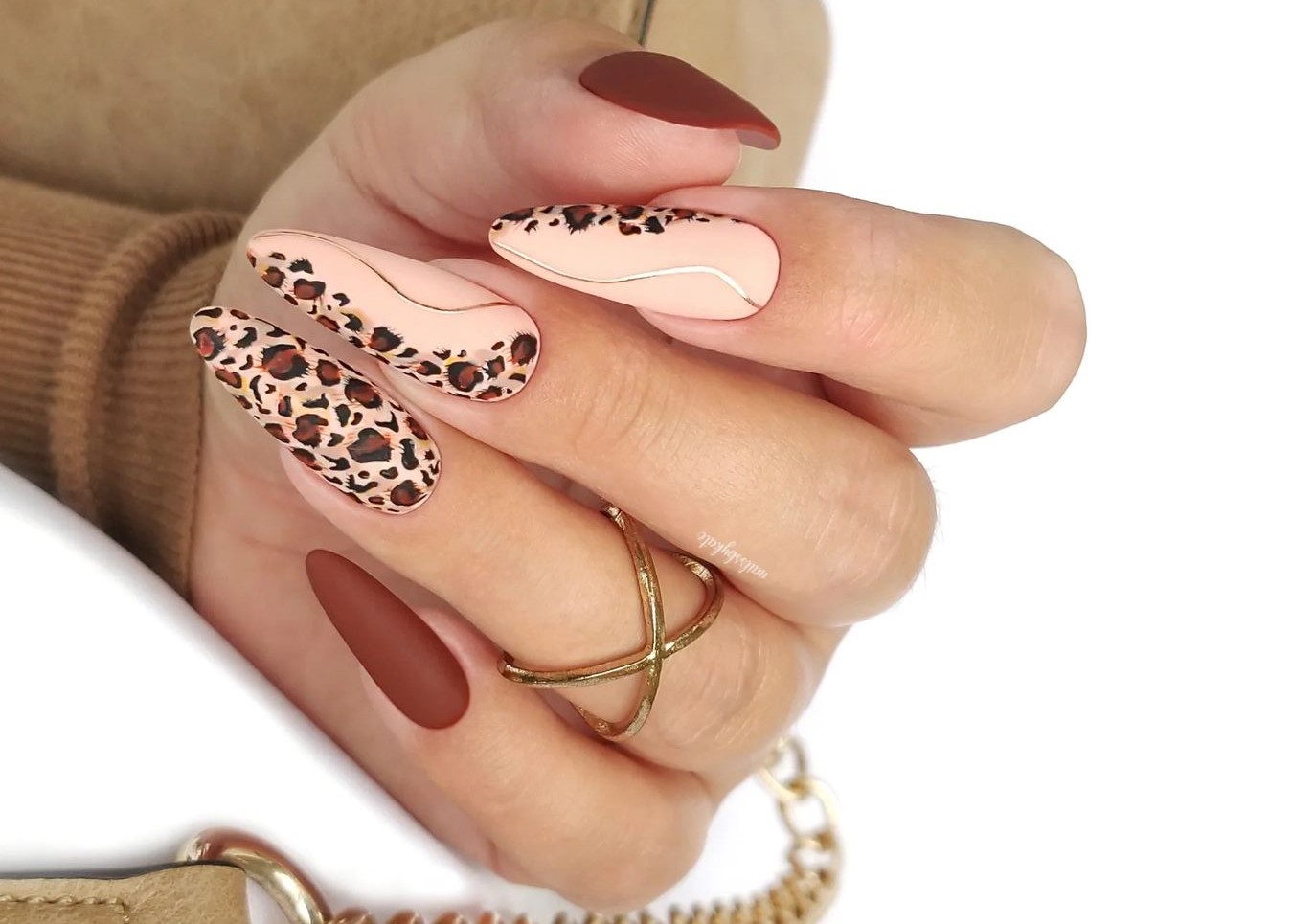 Unhas decoradas para mulheres de + 50 anos 