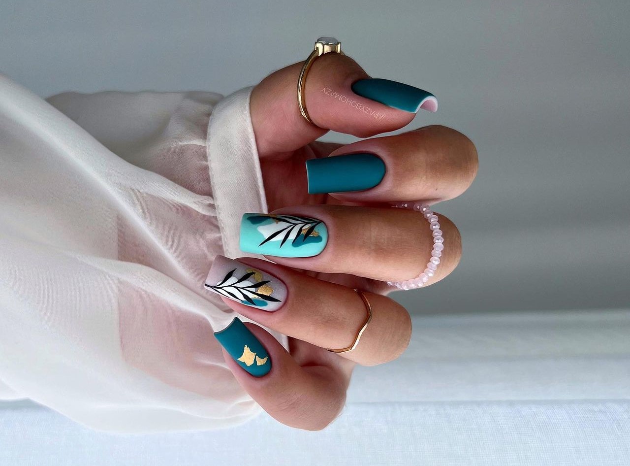 Unhas decoradas para mulheres de + 50 anos 