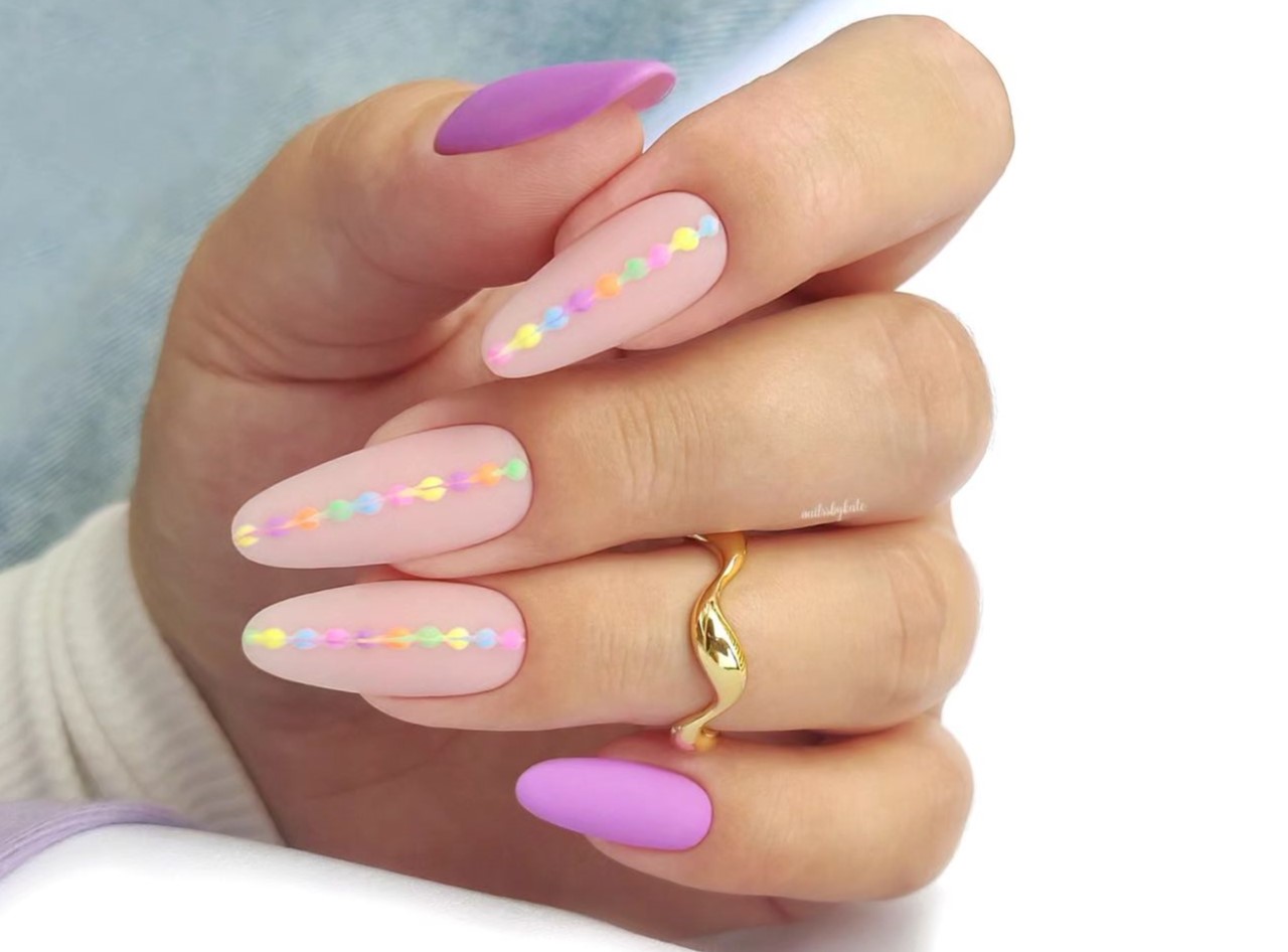 Candy Colors: veja como aplicar tendência nas unhas