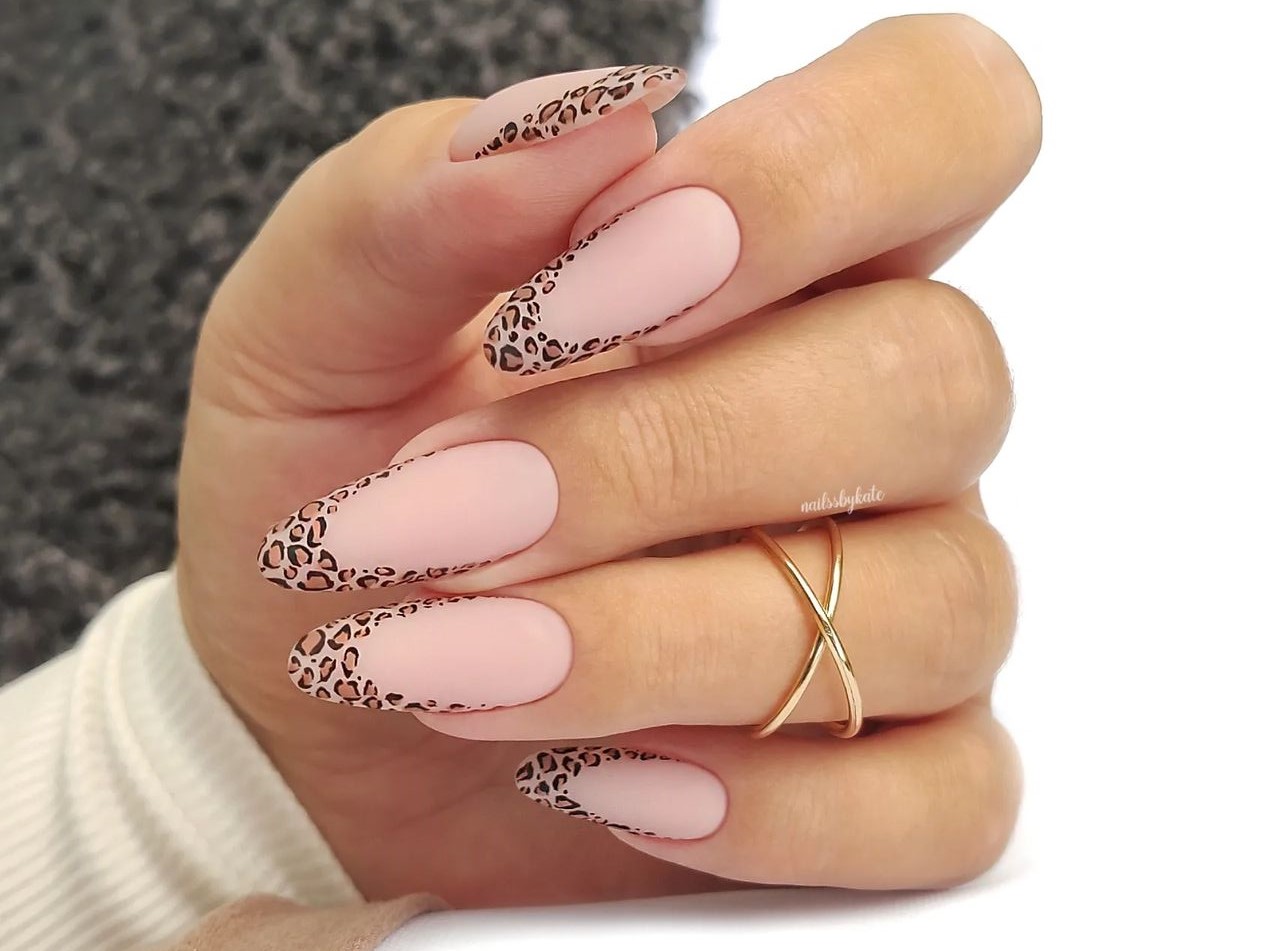 Unhas decoradas com animal print 