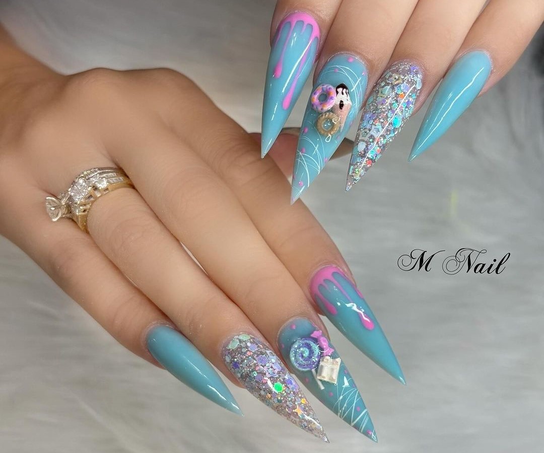 Unhas decoradas com desenhos de doces 