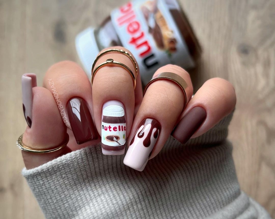 Unhas decoradas com desenhos de doces 