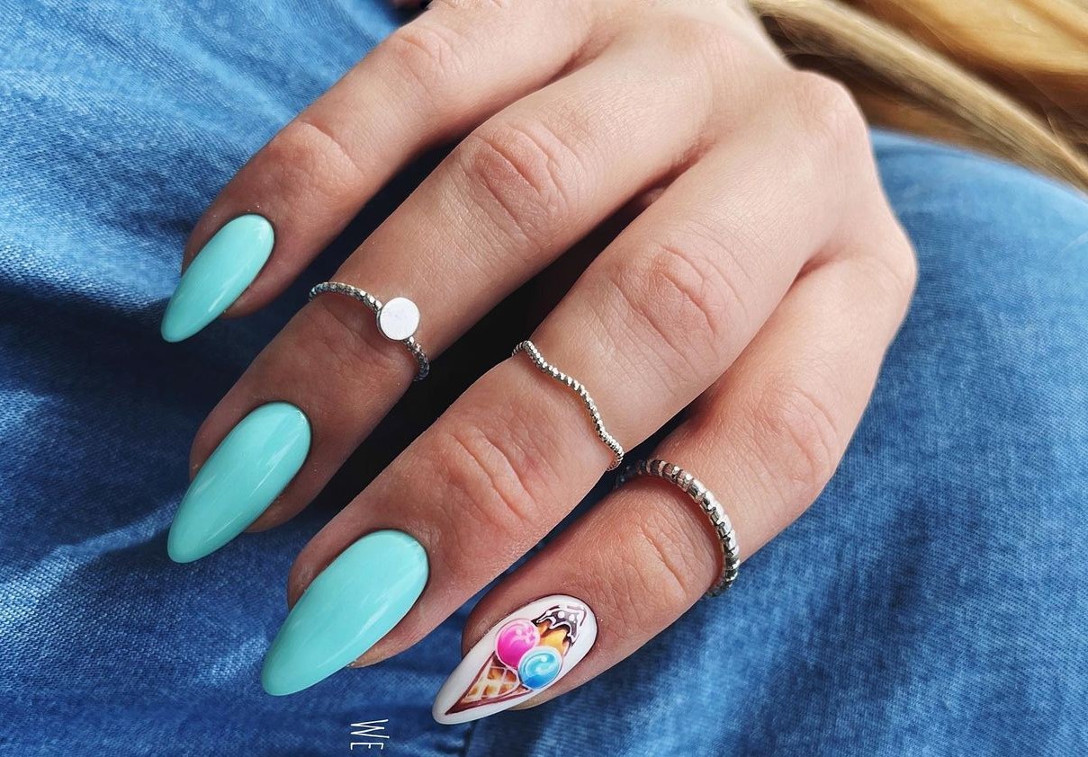 Unhas decoradas com desenhos de doces 