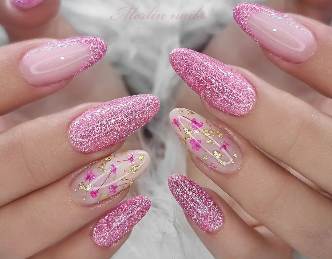 Unhas decoradas com flores 