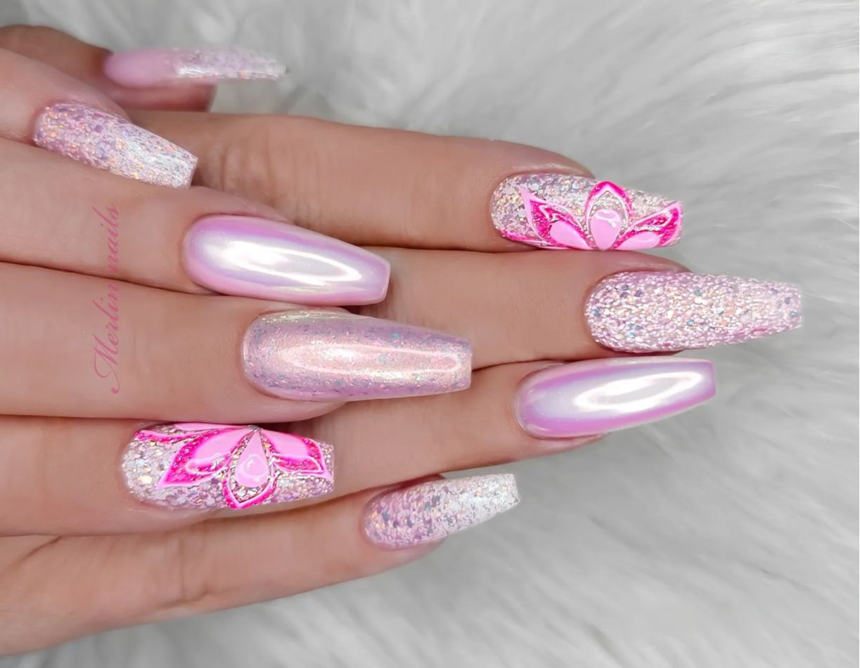 Unhas decoradas com flores 