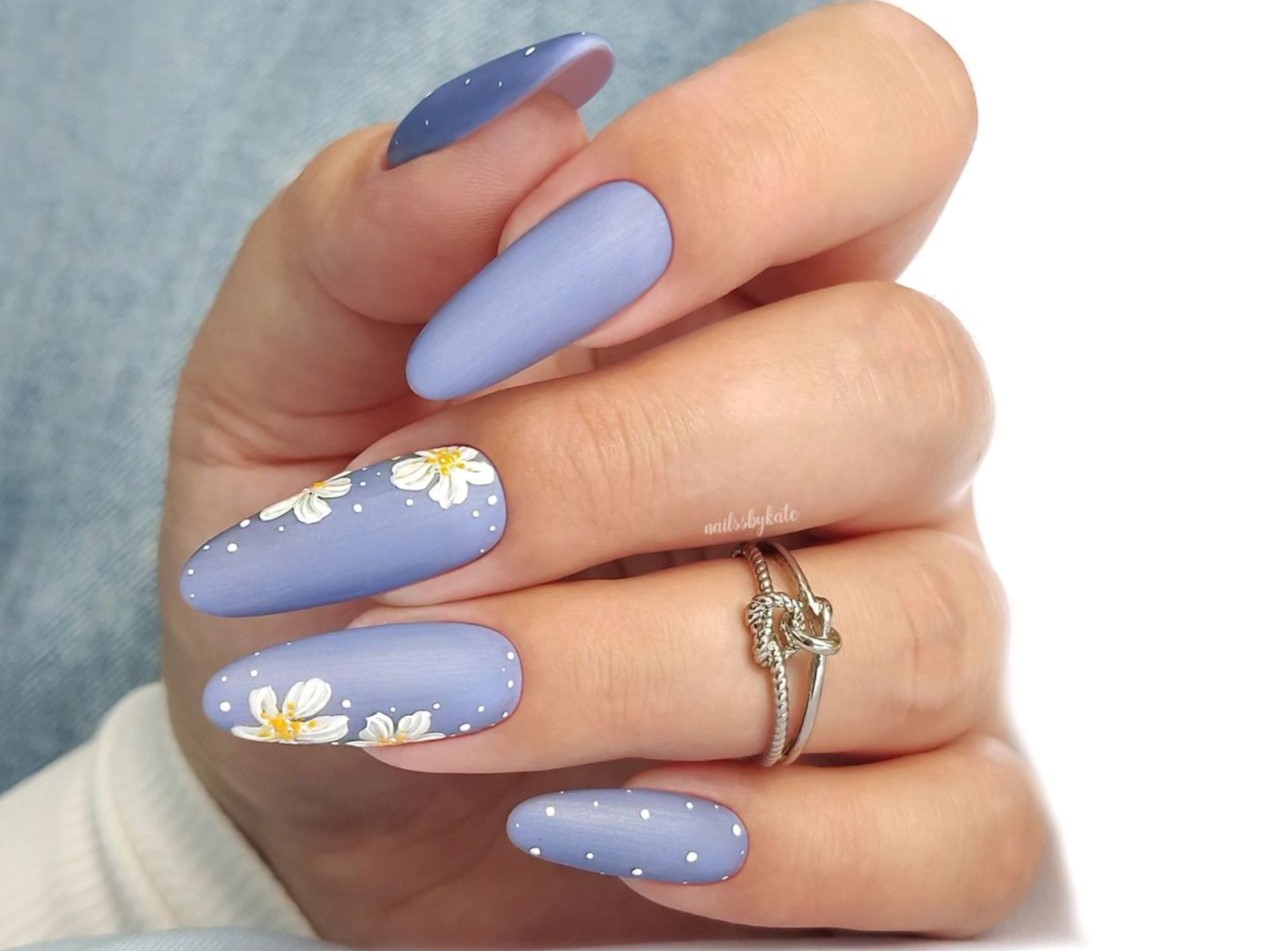 Unhas decoradas com flores: Se inspire nas melhores ideias