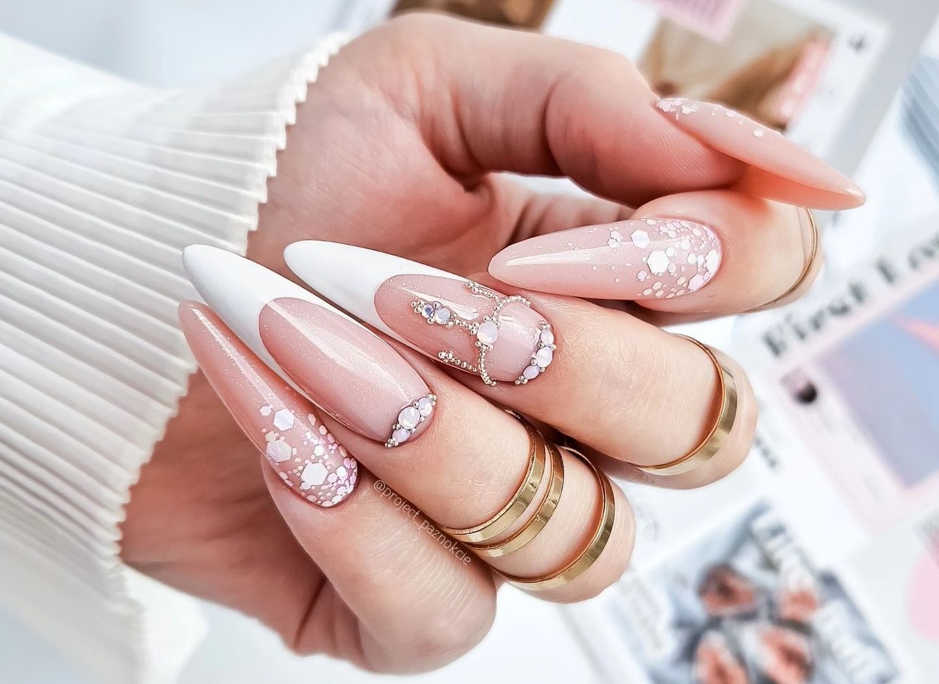 Unhas decoradas com lantejoula para festas 