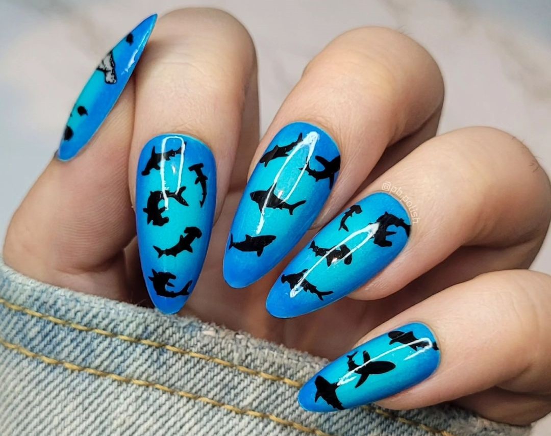 Unhas decoradas com peixinhos 