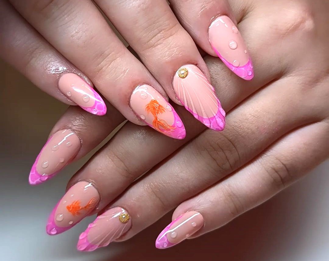 Unhas decoradas com peixinhos 