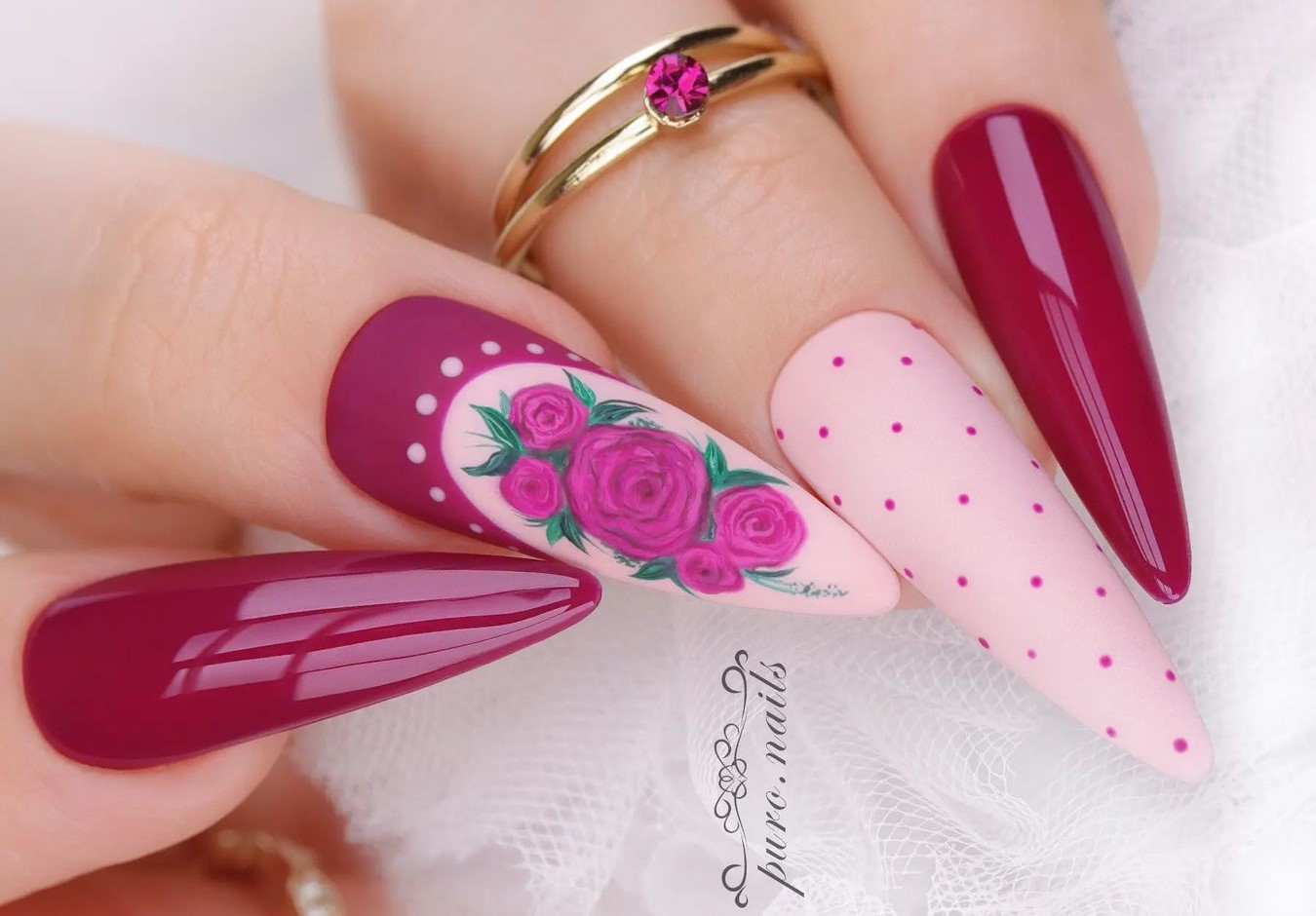 Unhas decoradas com rosas 