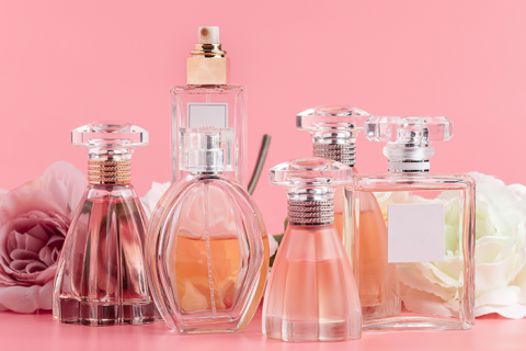 Perfumes florais para o verão: opções leves que cabem no bolso