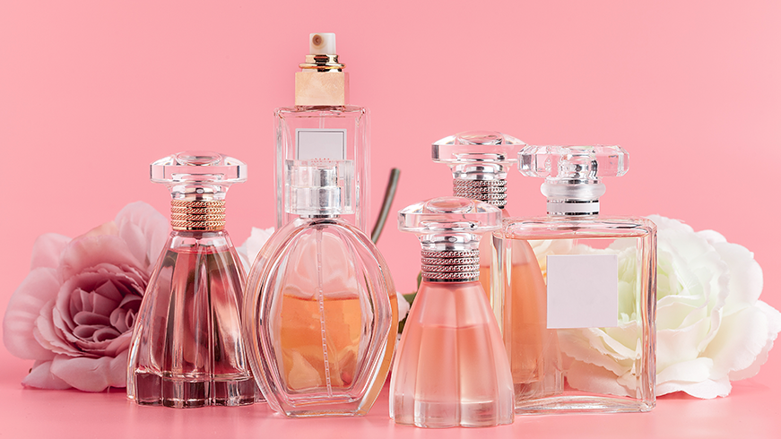 Perfumes florais para o verão: opções leves que cabem no bolso