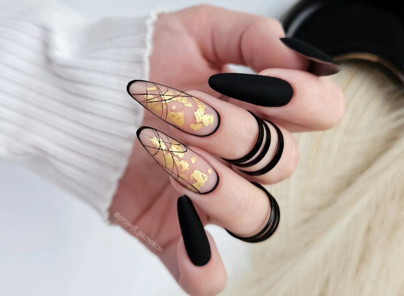 Unhas com efeito de ouro e prata 