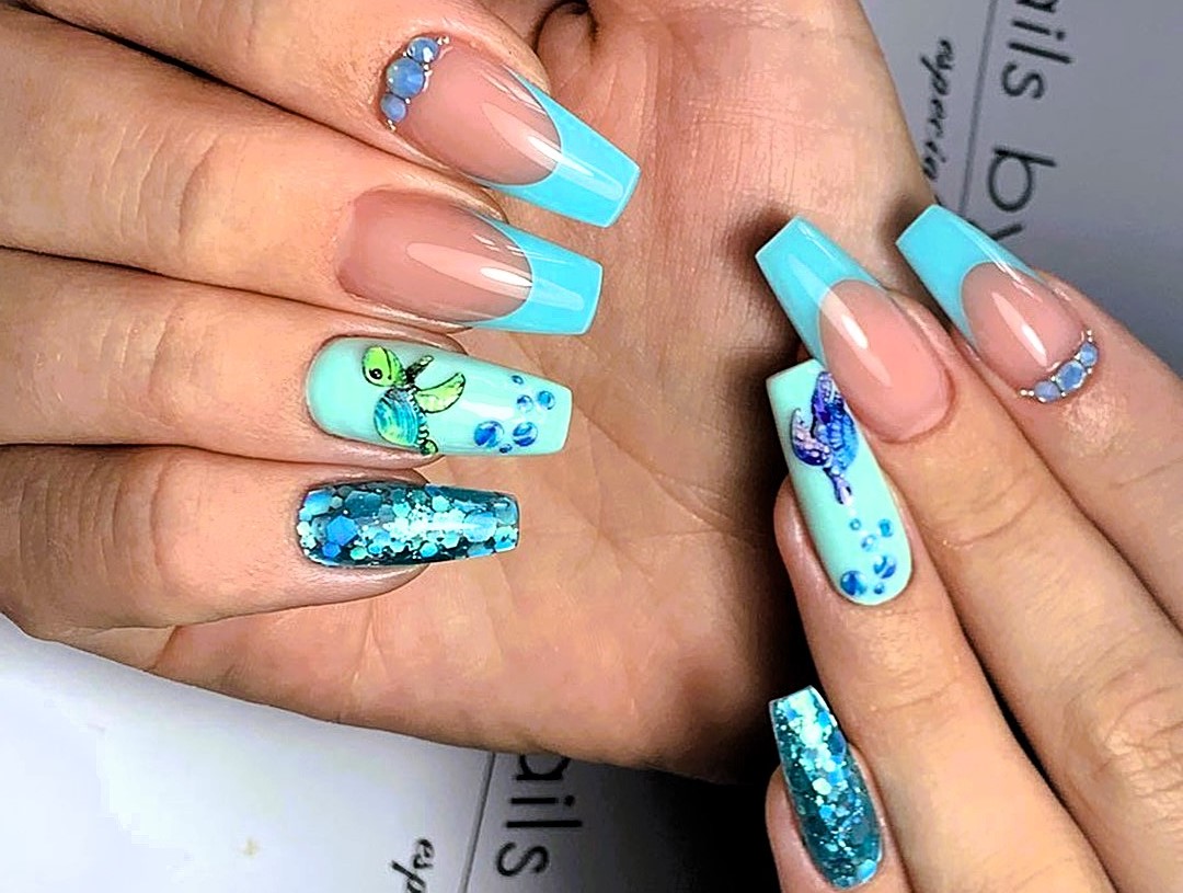 Unhas decoradas com tema de tartaruga 