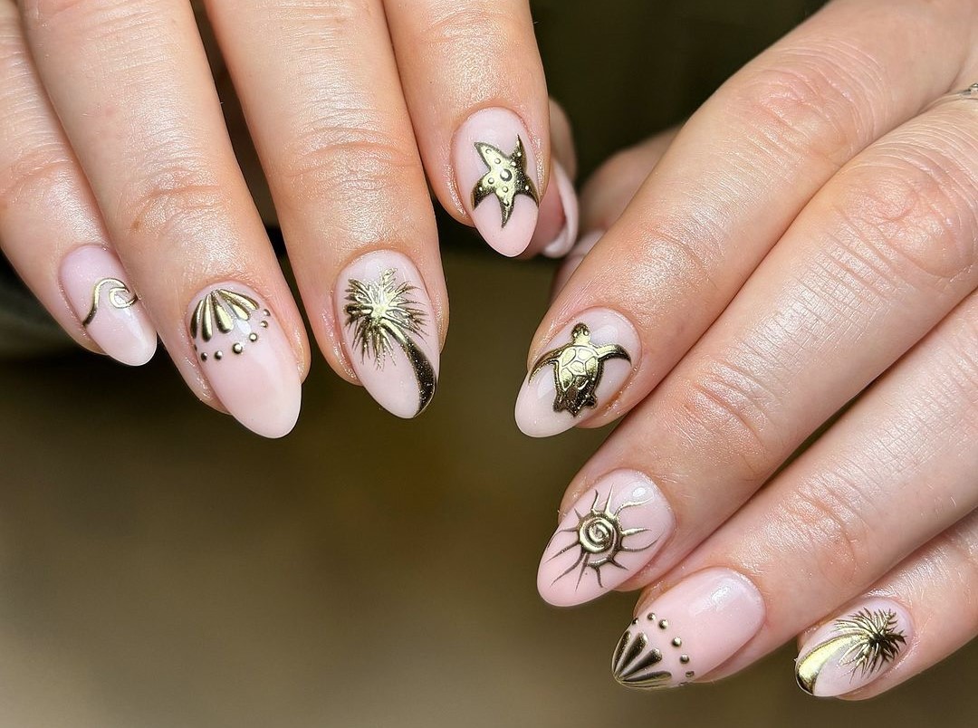 Unhas decoradas com tema de tartaruga 