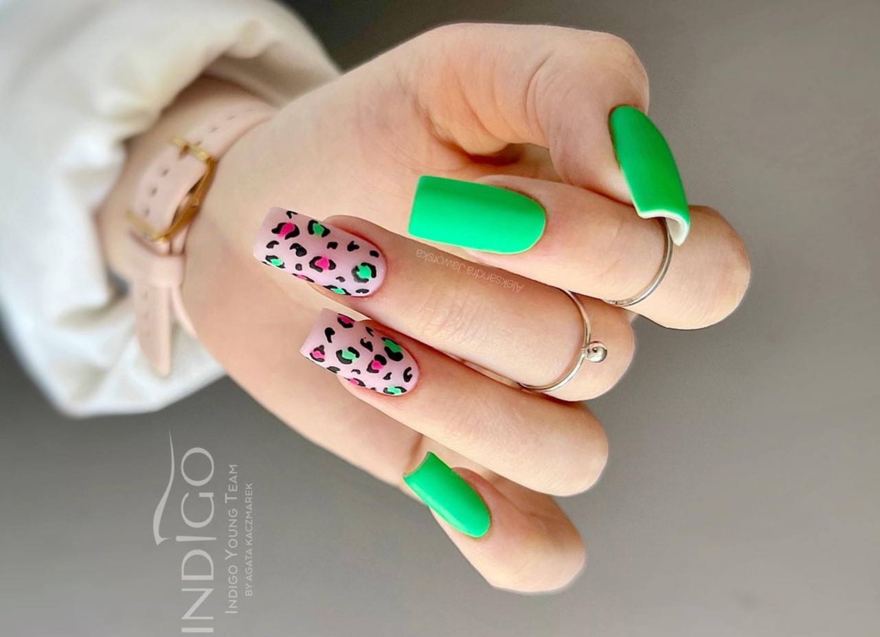 Unhas decoradas modernizando clássicos da nail art 