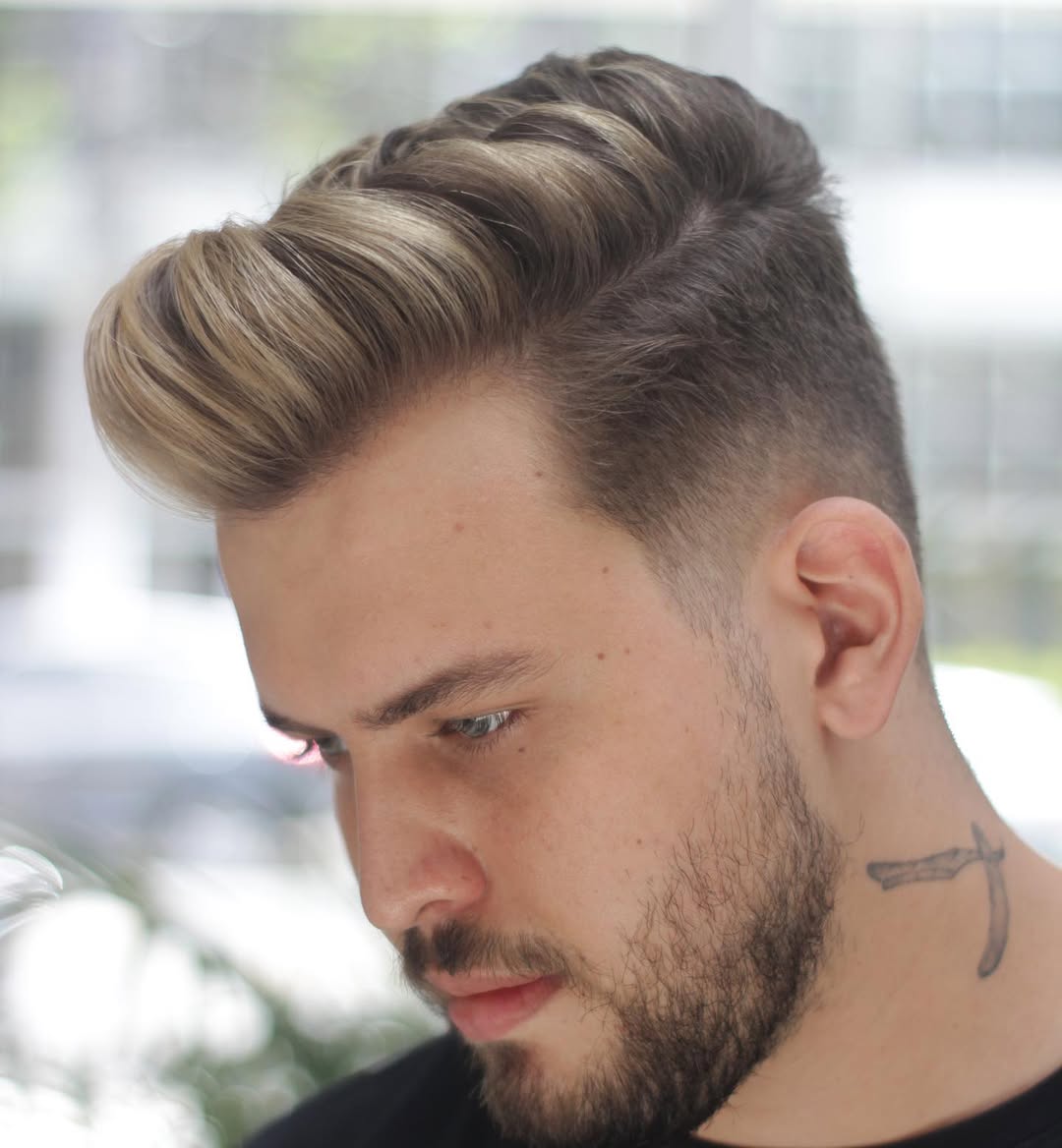 Luzes em cabelo masculino 