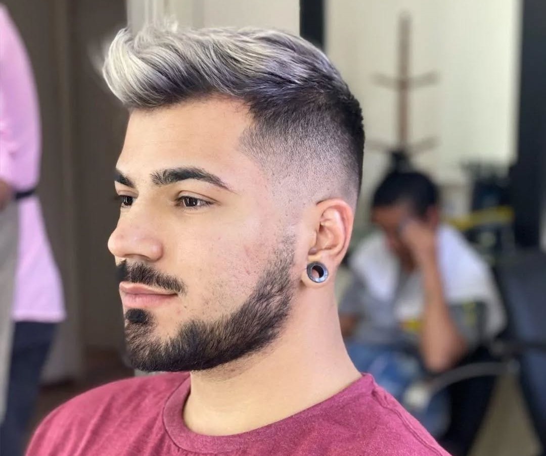 Luzes em cabelo masculino 