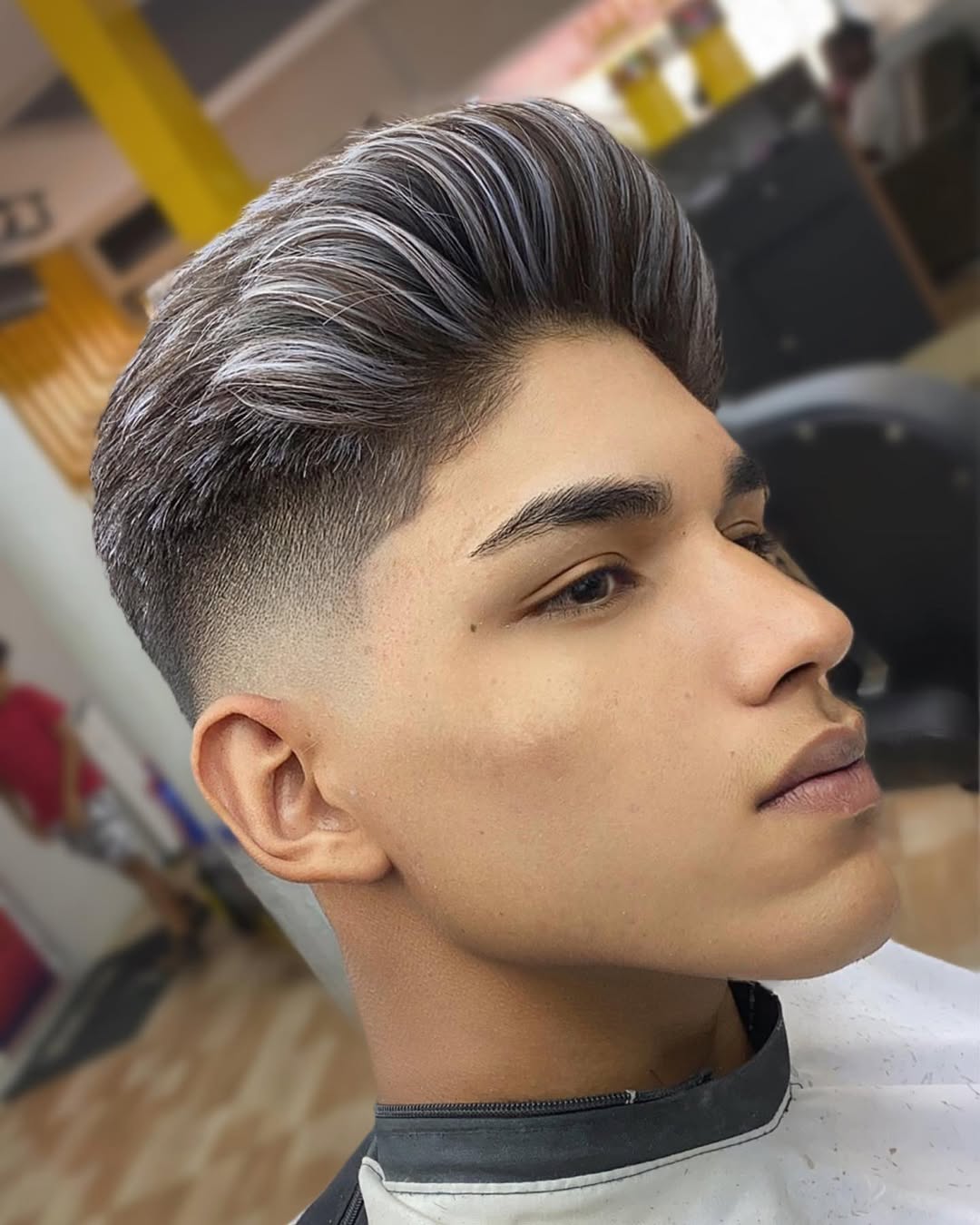 Luzes em cabelo masculino