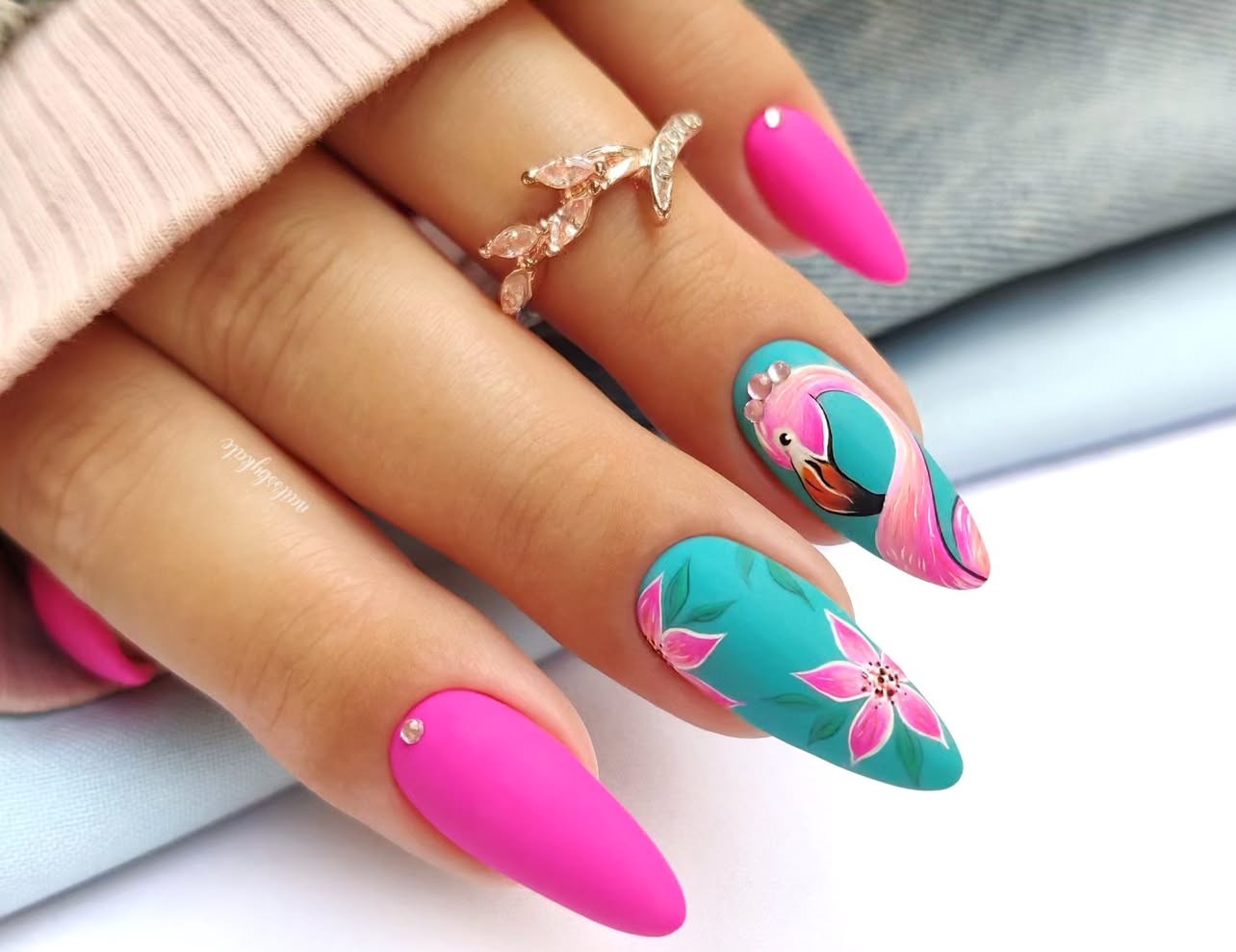 Técnicas de unhas decoradas - nail art à mão livre  