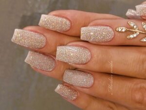 Unhas Douradas para o Reveillon: confira inspirações