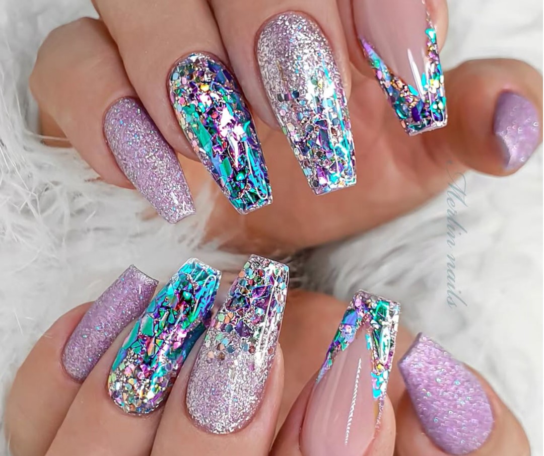 Unhas decoradas para curtir o bloquinho de Carnaval 