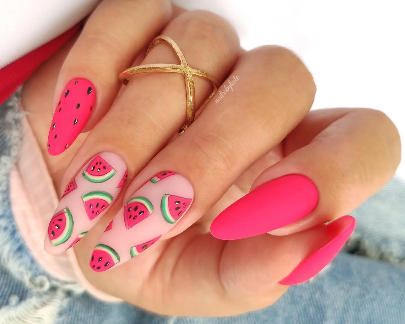 Unhas decoradas para curtir o bloquinho de Carnaval 